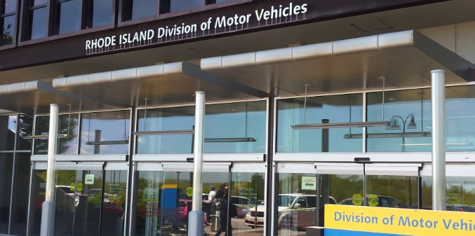 Tramitar placas temporales en Rhode Island